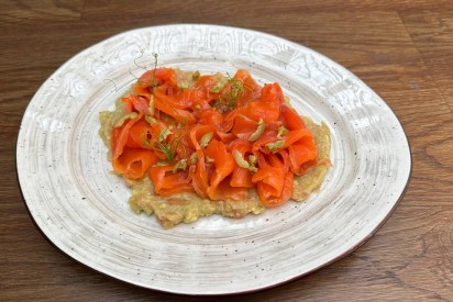 Trout with guacamole and port wine